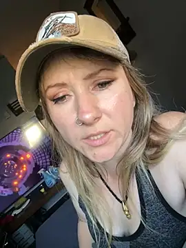 alluringpixie online show from March 25, 2026, 1:39 pm