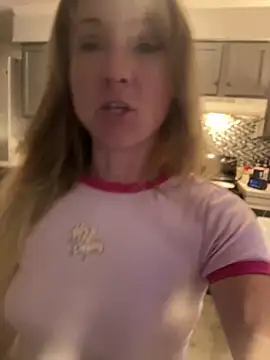 alluringpixie online show from April 19, 2026, 4:50 pm