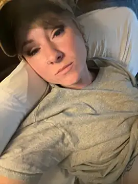 alluringpixie online show from April 20, 2026, 2:42 pm