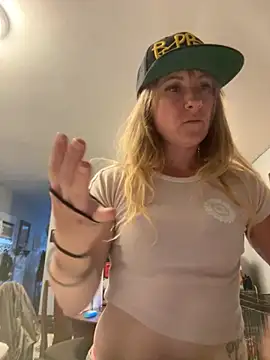 alluringpixie online show from April 21, 2026, 12:22 pm