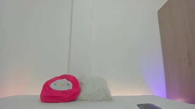 litle slut online show from April 30, 2026, 2:07 am