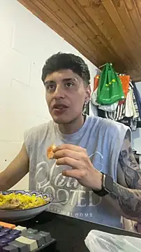 JhonCas44 online show from December 14, 2025, 4:34 pm