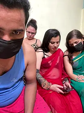 STARGROUPNEXT online show from December 5, 2025, 2:14 pm