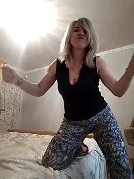 AhlyssaLove1155 online show from April 20, 2026, 3:26 pm