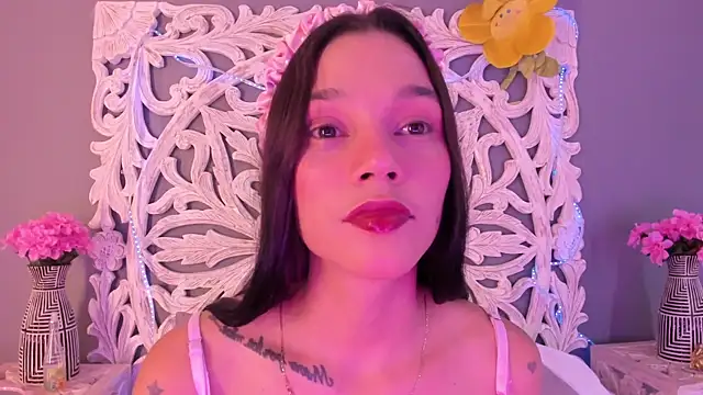 loraineblake online show from March 17, 2026, 1:25 pm