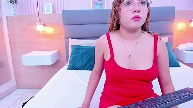 abril dolly online show from December 18, 2025, 12:22 pm