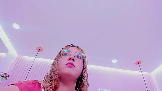 abril dolly online show from December 19, 2025, 12:01 pm