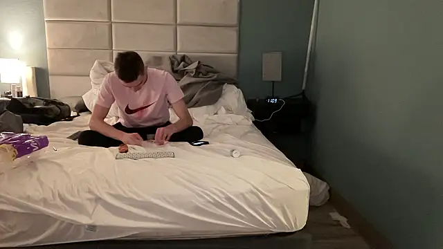 cosmiccloudpig online show from February 3, 2026, 7:57 am