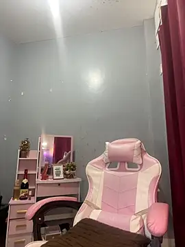 Ur hottestdella online show from February 26, 2026, 7:13 pm