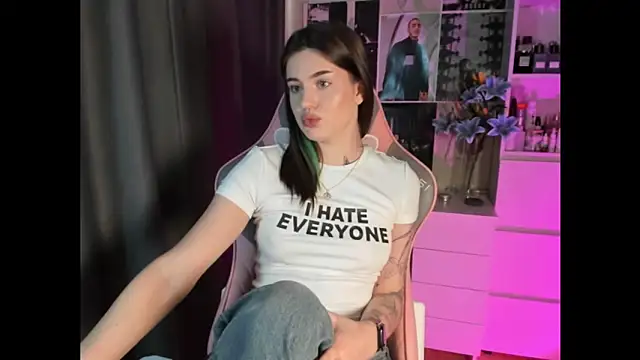 NikkieKitty online show from March 12, 2026, 10:10 am