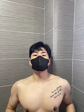 kimze7 online show from April 18, 2026, 11:38 pm