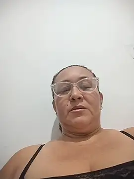 Nini Love  online show from February 4, 2026, 2:28 am