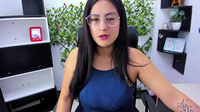 sophi hardd  online show from February 27, 2026, 2:39 pm