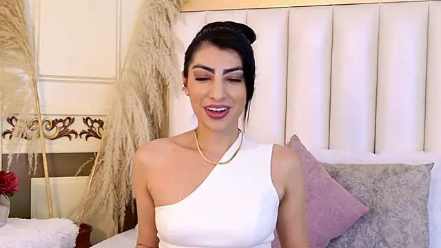 NinnaPiers online show from April 9, 2026, 11:37 am