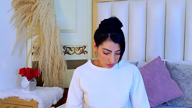 NinnaPiers online show from April 13, 2026, 11:37 am