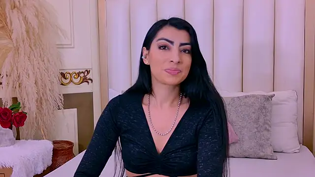 NinnaPiers online show from April 21, 2026, 11:27 am