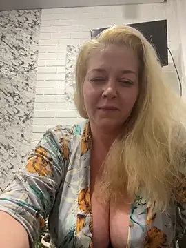 JenniferCarmen online show from December 16, 2025, 11:59 am