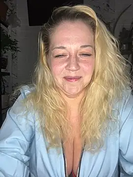 JenniferCarmen online show from March 31, 2026, 2:06 pm