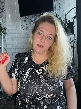 JenniferCarmen online show from April 23, 2026, 2:02 am