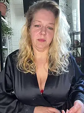 JenniferCarmen online show from June 5, 2026, 1:45 am
