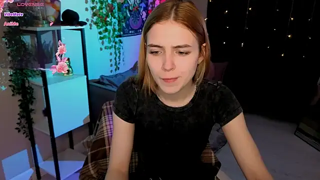 Bella xBaby online show from April 28, 2026, 1:27 pm