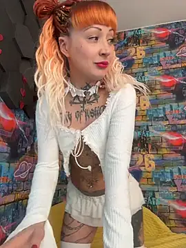 Tattoo  Moon online show from March 4, 2026, 11:22 pm