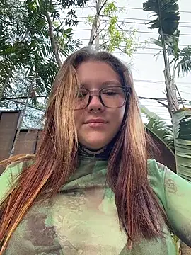 Snapshot of FionaMurr chatting on March 8, 2026, 3:43 am FionaMurr online show from March 8, 2026, 3:43 am