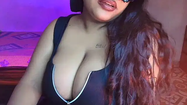Snapshot of HEZALNUT chatting on June 4, 2026, 3:51 pm HEZALNUT online show from June 4, 2026, 3:51 pm