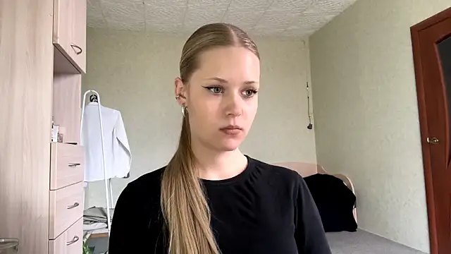 ZaidaSchwarten online show from March 20, 2026, 11:37 am