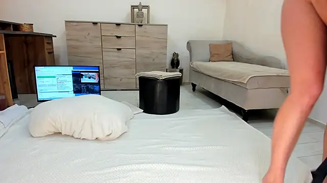 classy medea online show from April 21, 2026, 12:34 am