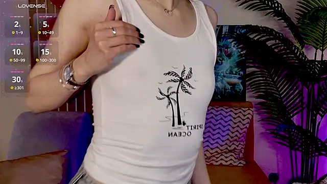 MaxinCarroll online show from April 21, 2026, 10:43 am