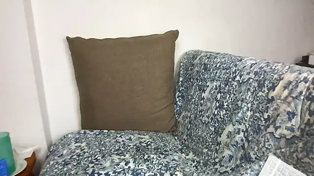 velvetvista online show from April 22, 2026, 3:42 am