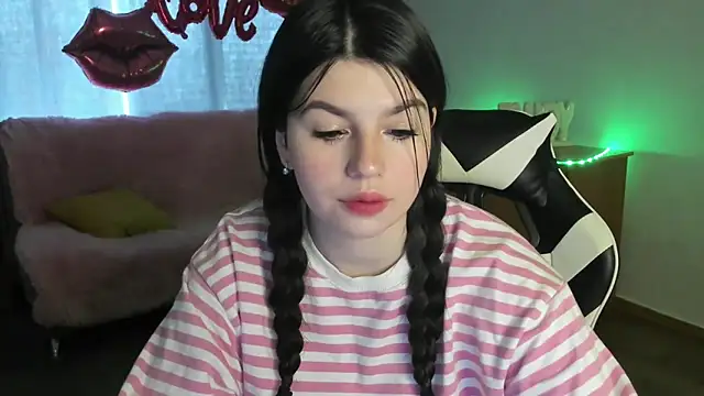 KisaModel online show from April 20, 2026, 1:19 am