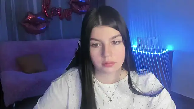 KisaModel online show from April 21, 2026, 8:44 pm