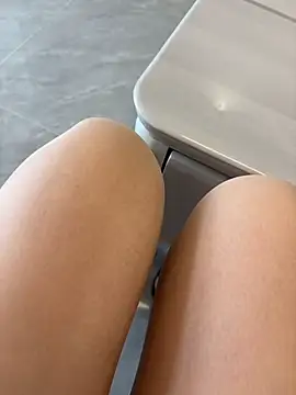 qwe522522 online show from April 23, 2026, 4:14 am