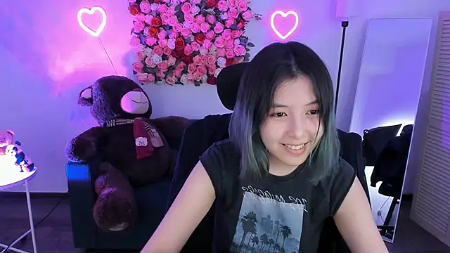 SirenMystiq online show from April 15, 2026, 7:10 pm