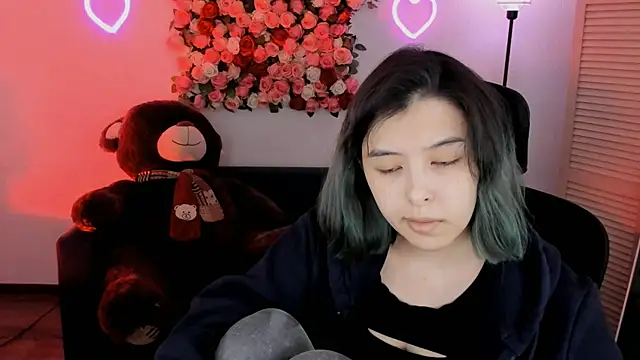 SirenMystiq online show from April 19, 2026, 7:27 pm