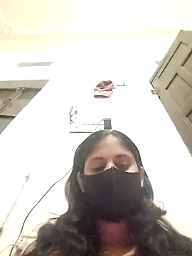 kanika05 online show from April 22, 2026, 6:42 pm