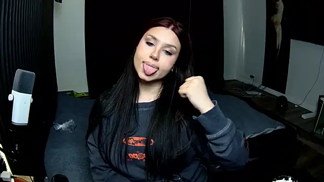 Nicole Pars online show from March 17, 2026, 1:14 pm