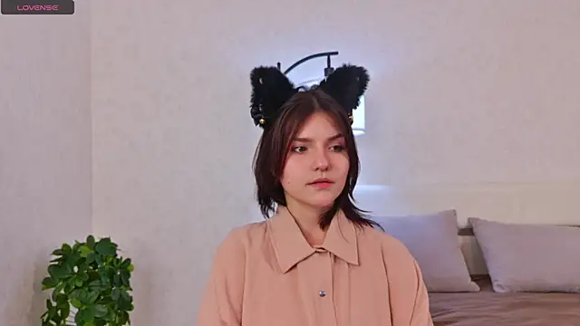 NyraVesperis online show from April 23, 2026, 12:29 pm
