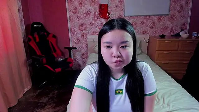 Snapshot of hungrybunny333 chatting on December 20, 2025, 5:25 am hungrybunny333 online show from December 20, 2025, 5:25 am