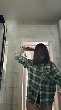 LucieBliss online show from April 16, 2026, 10:27 am