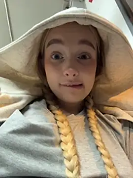 -teenytiny- online show from February 17, 2026, 5:08 pm