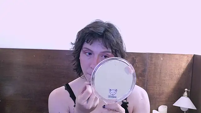 Snapshot of Shelly_bat chatting on July 14, 2026, 10:26 pm Shelly bat online show from July 14, 2026, 10:26 pm