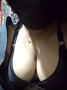 nosrat014 online show from December 17, 2025, 6:36 pm