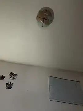 kingNQueen1211 online show from December 19, 2025, 2:40 am