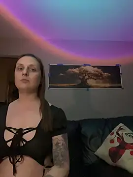 Snapshot of kingNQueen1211 chatting on May 10, 2026, 8:41 am kingNQueen1211 online show from May 10, 2026, 8:41 am