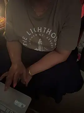 butterflyslay online show from April 19, 2026, 2:55 am