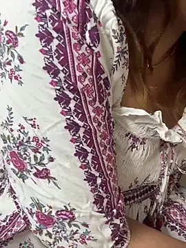 butterflyslay online show from April 20, 2026, 12:57 am