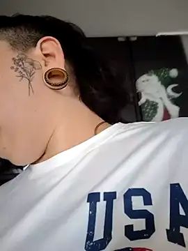 Divine Pouvoir online show from February 27, 2026, 7:58 pm